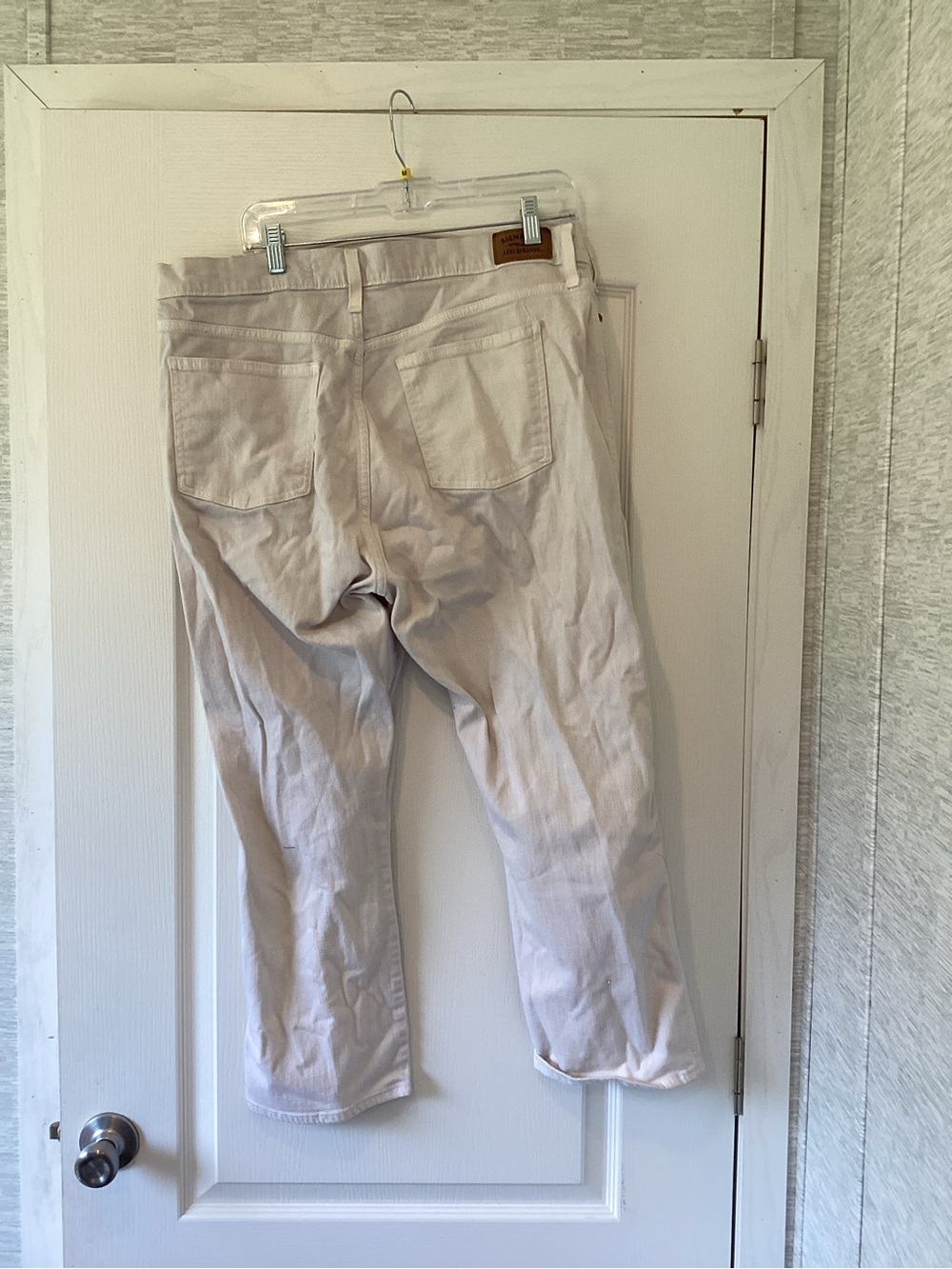 Levi's Signature womens High Rise Straight in Light Beige 18/34 EUC - Picture 2 of 4